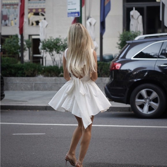 Dresses & Skirts - White mini Dress Size Small